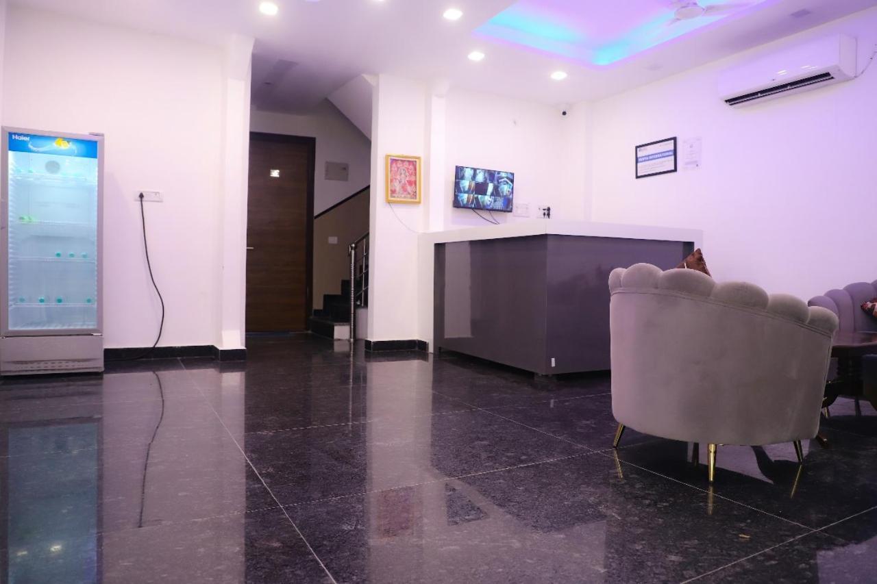 Surya International Bed and Breakfast Νέο Δελχί Εξωτερικό φωτογραφία