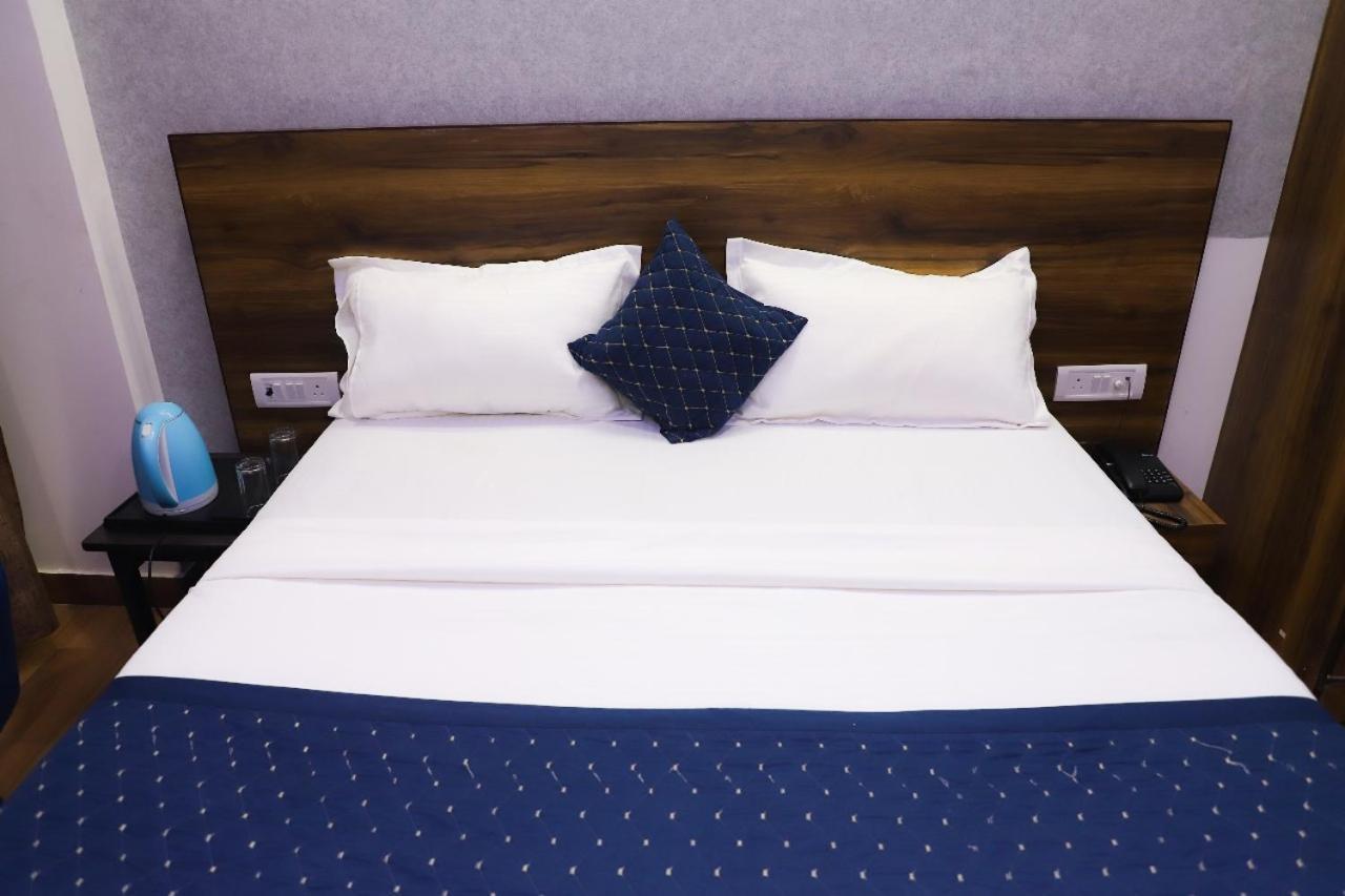 Surya International Bed and Breakfast Νέο Δελχί Εξωτερικό φωτογραφία
