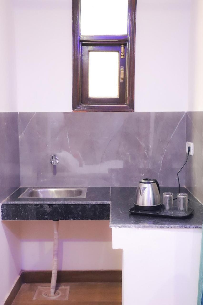 Surya International Bed and Breakfast Νέο Δελχί Εξωτερικό φωτογραφία