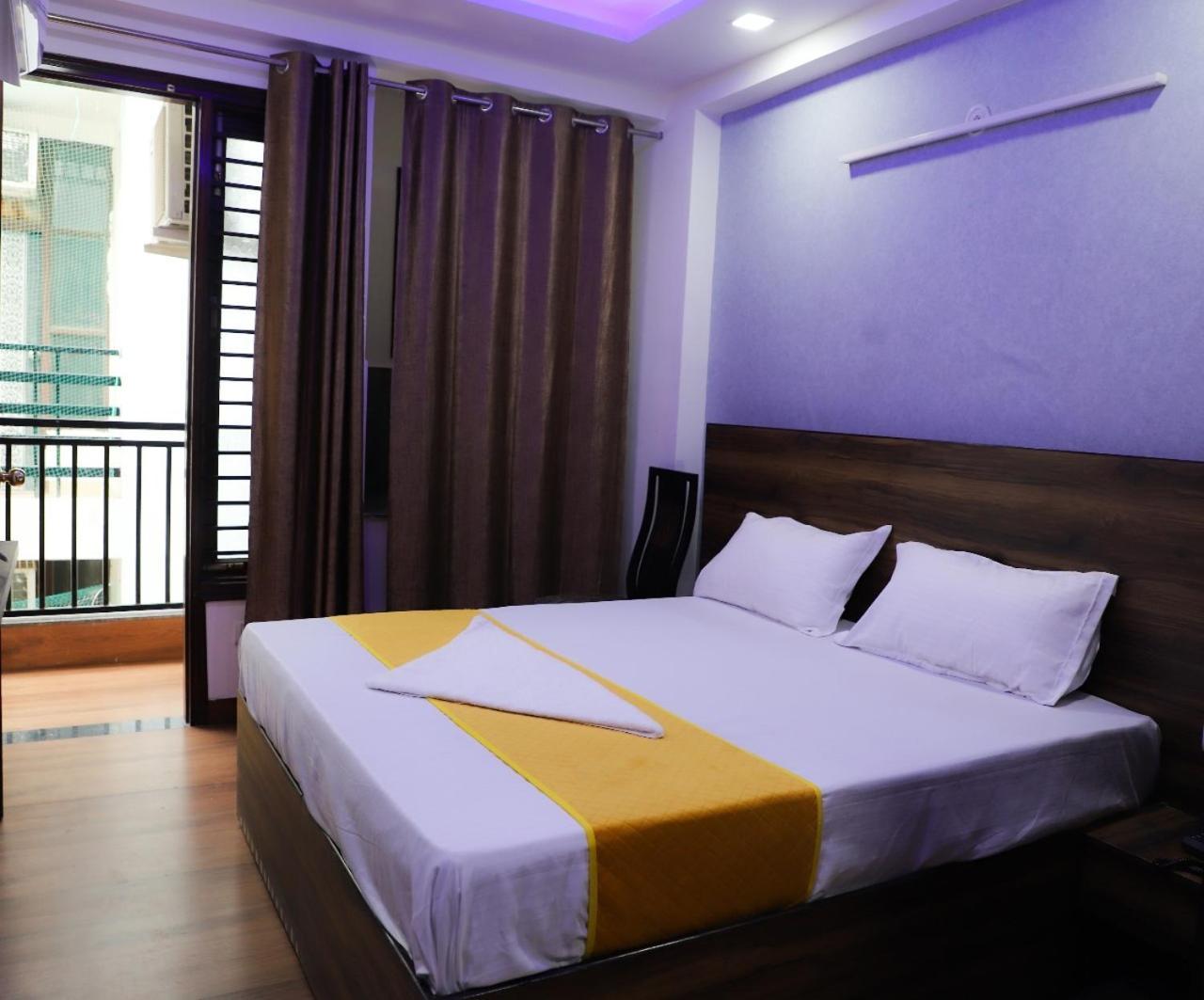 Surya International Bed and Breakfast Νέο Δελχί Εξωτερικό φωτογραφία