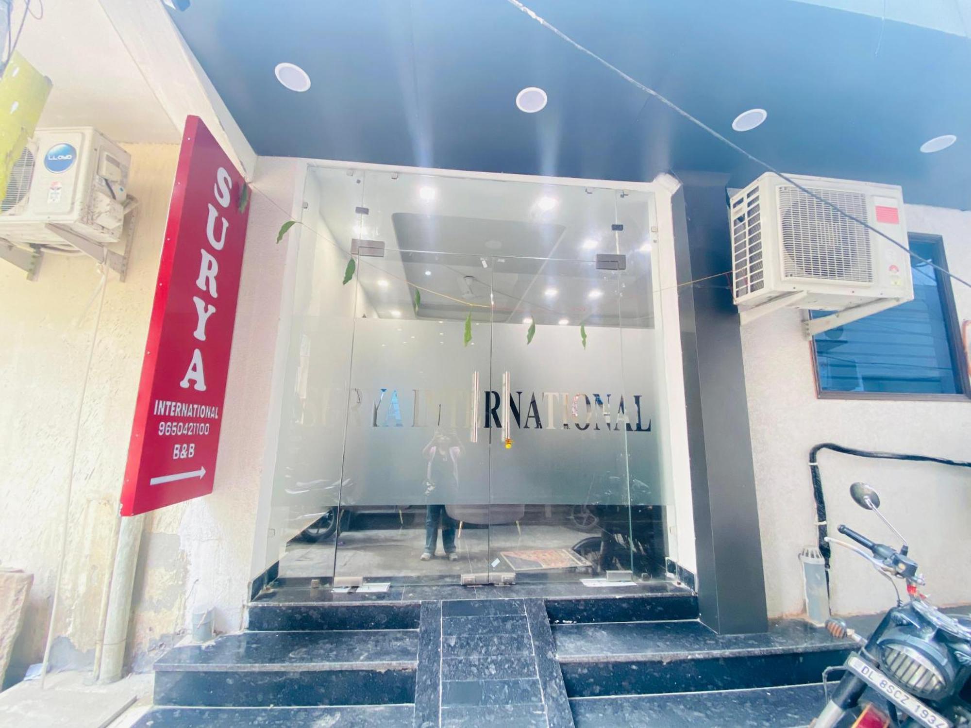 Surya International Bed and Breakfast Νέο Δελχί Εξωτερικό φωτογραφία